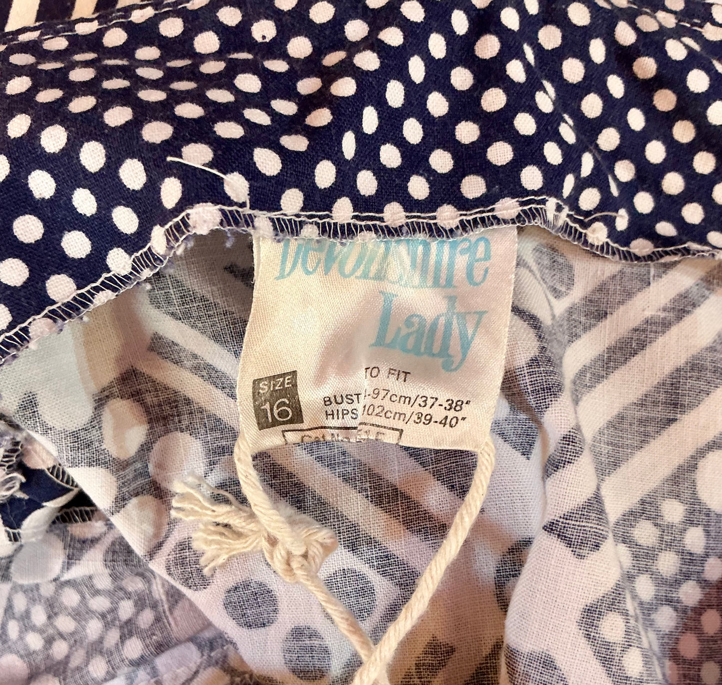 1970s Vintage Navy & White Floral Summer Dress