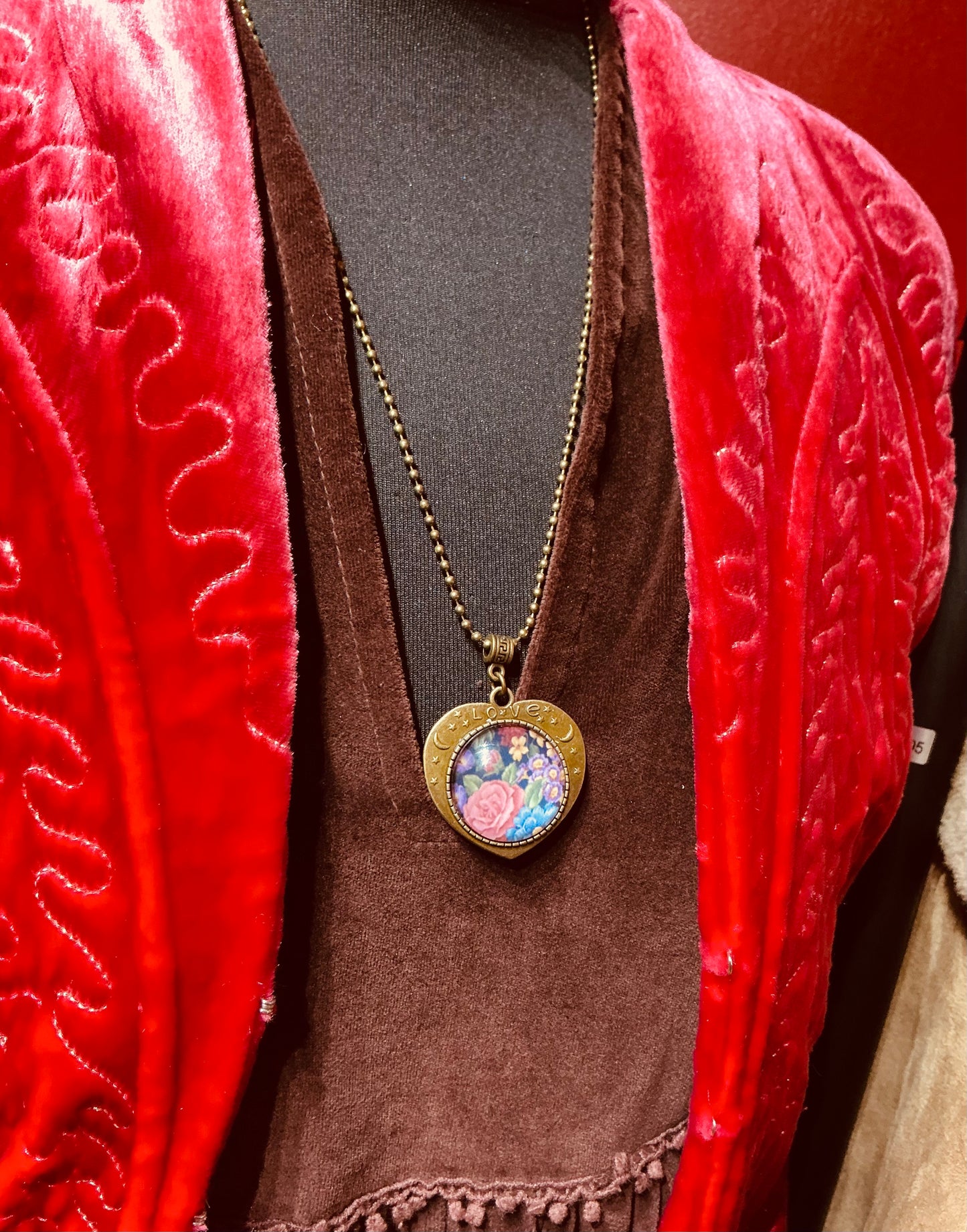 Boho Chic Heart Pendant Necklace with Floral Design