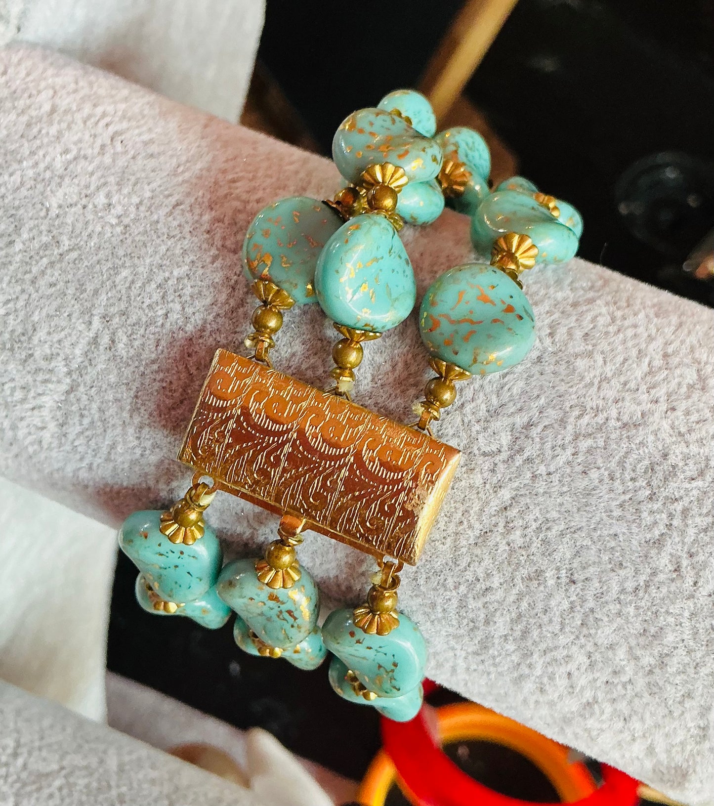 1970s Vintage Turquoise and Gold Bracelet