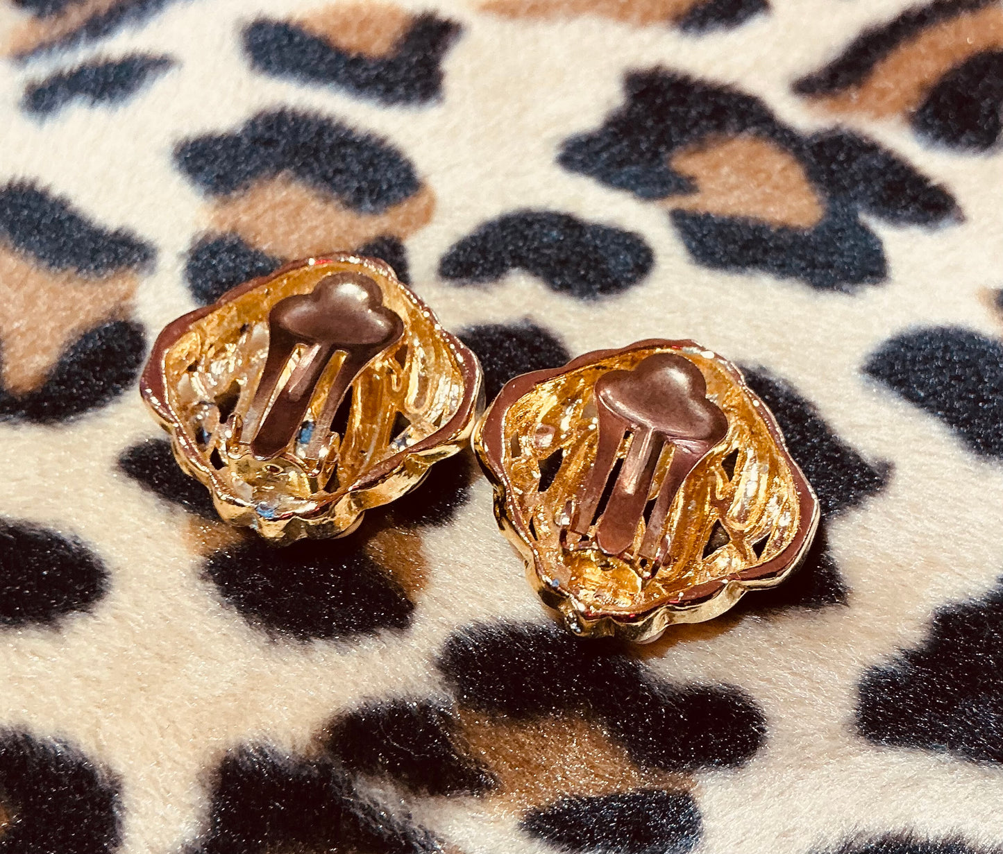 1980s Vintage Cream and Gold Clip On Earrings