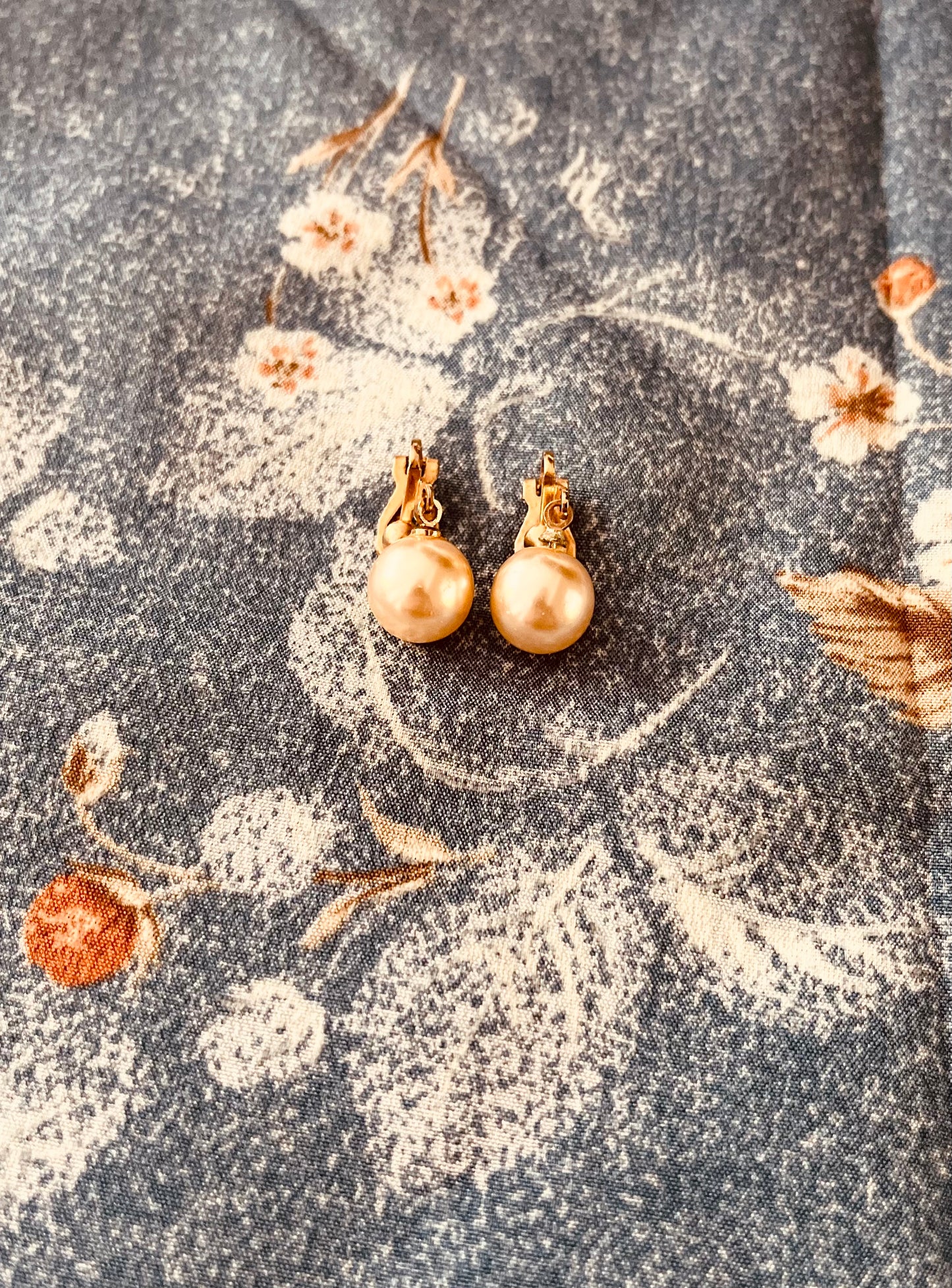 Williamson Ltd Vintage Pearl Necklace and Clip on Earring Set