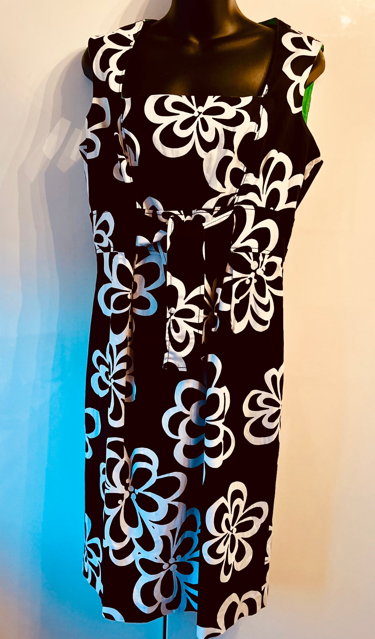 Black and White Retro Floral 1960s Style Jessica Howard Dress