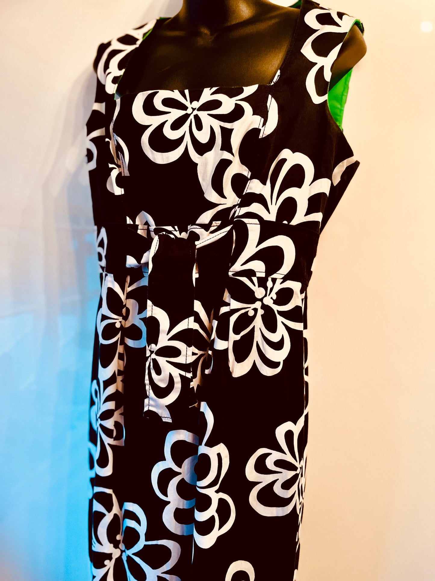 Black and White Retro Floral 1960s Style Jessica Howard Dress