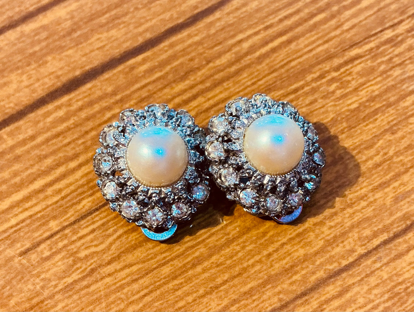 1980s Vintage Pearl and Diamanté Clip on Earrings