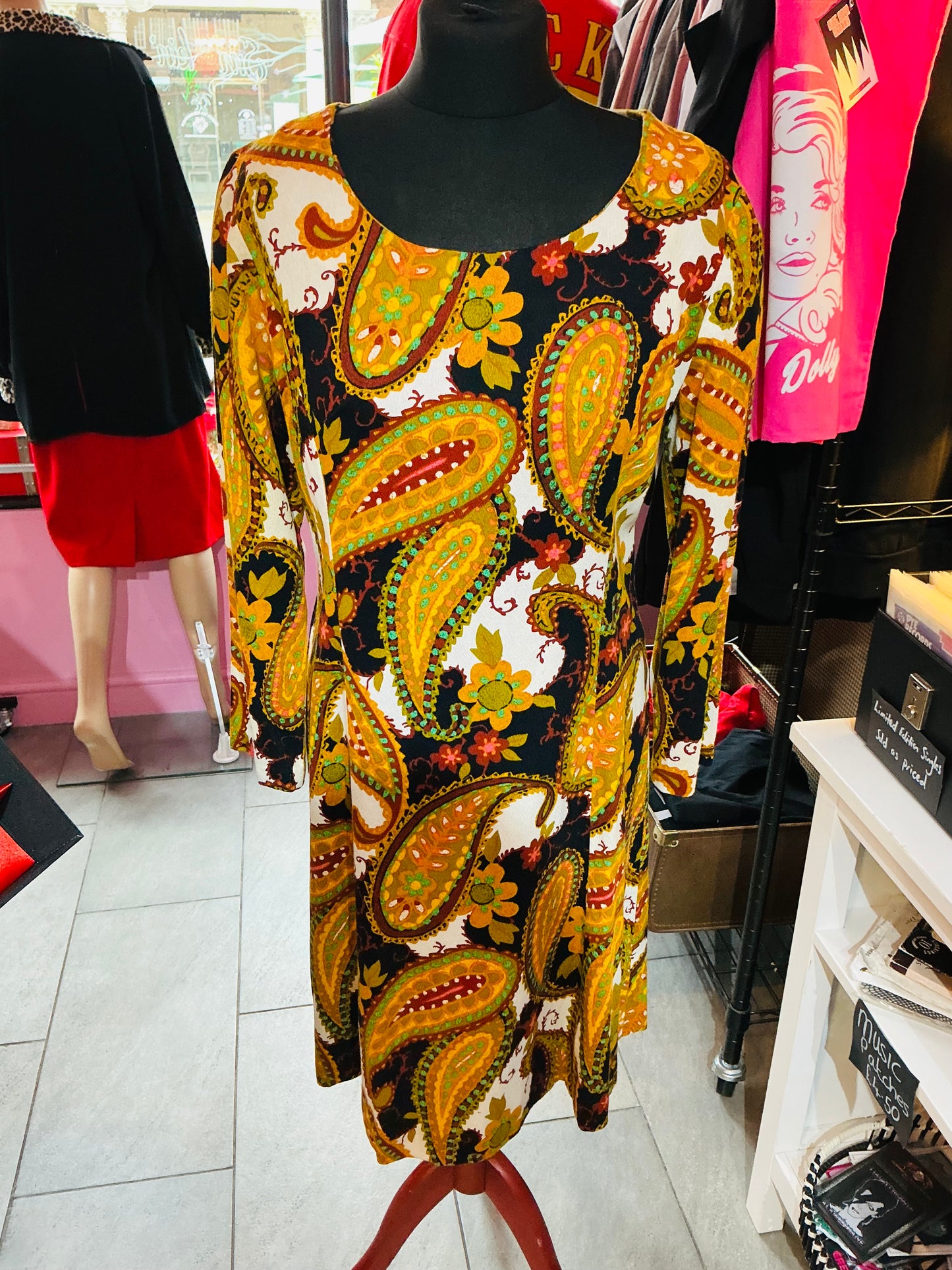 1970s Vintage Paisley Floral Shift Dress