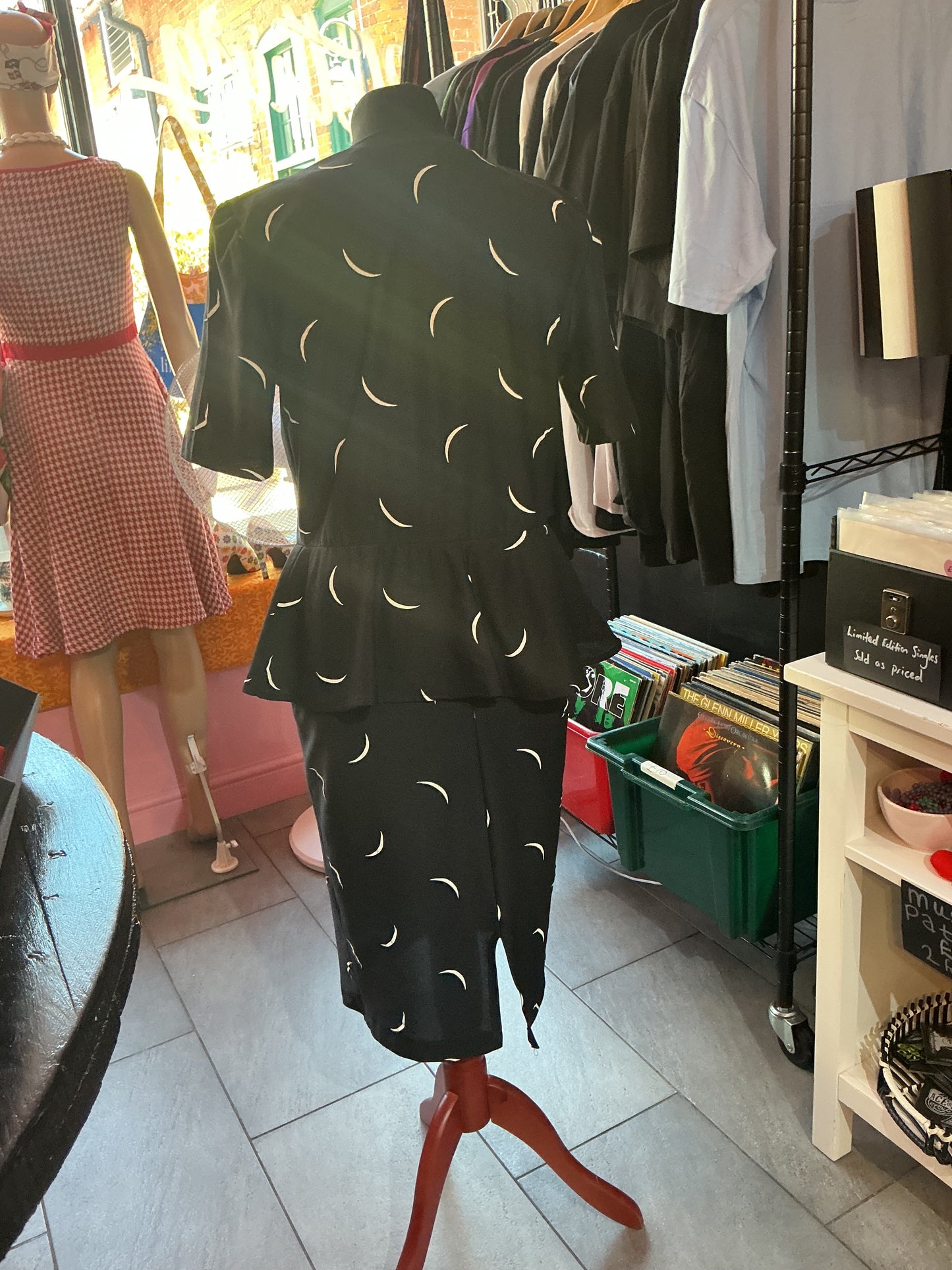 1980s Vintage Tabby of California Black Pencil Dress