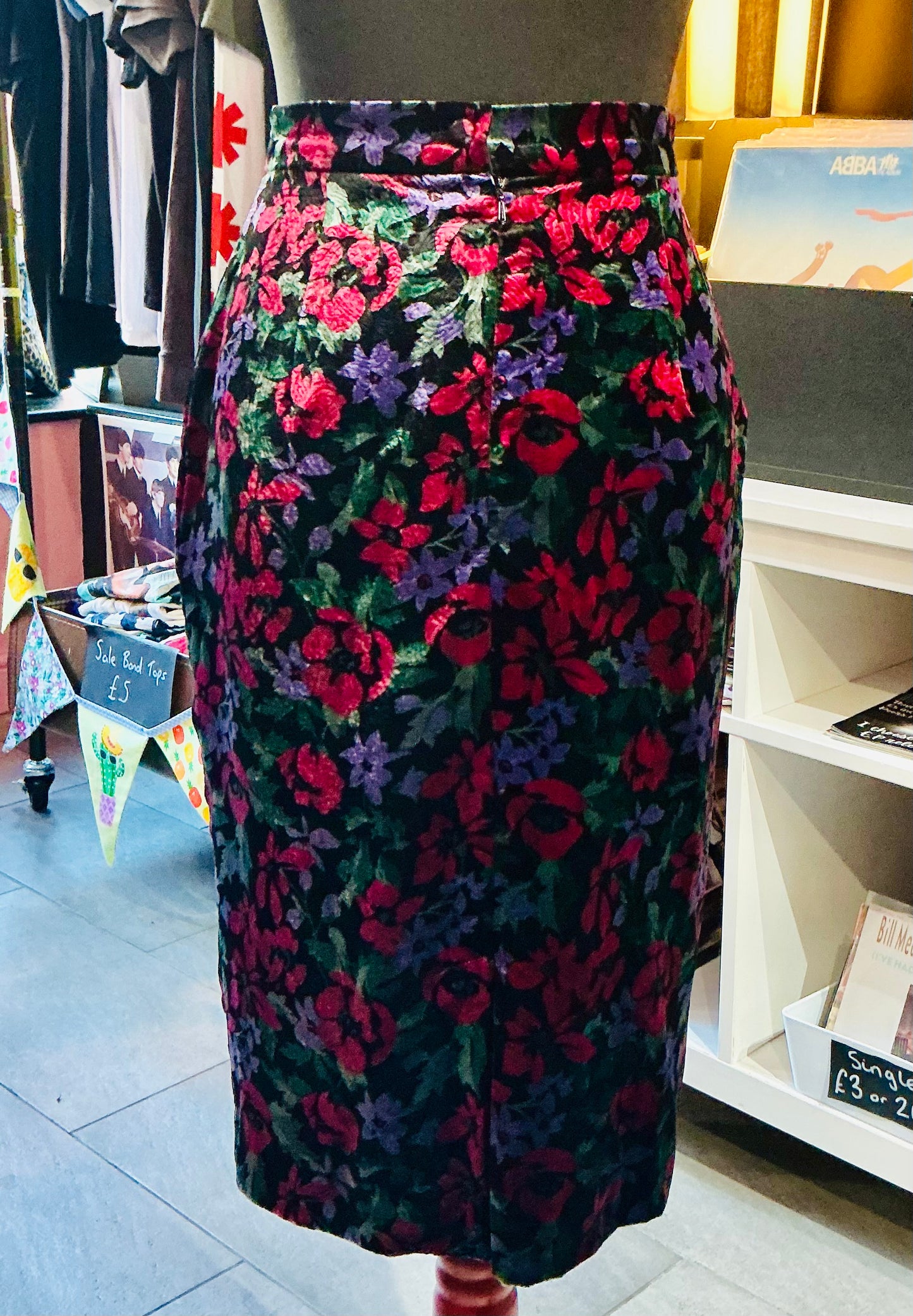 1990s Vintage Velvet Floral Pencil Skirt