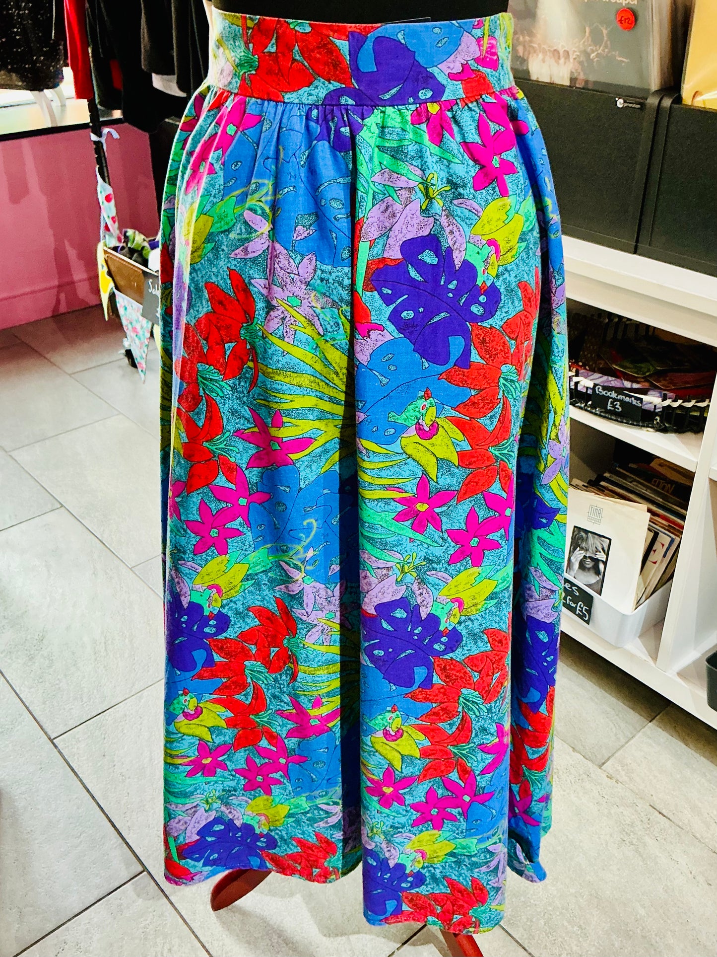 1980s USA Vintage Nightingales Bright Patterned Circle Skirt