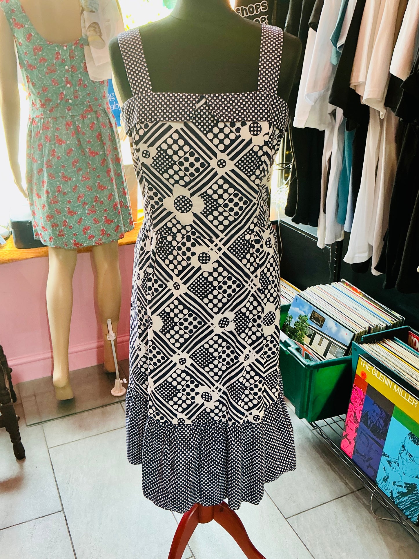 1970s Vintage Navy & White Floral Summer Dress