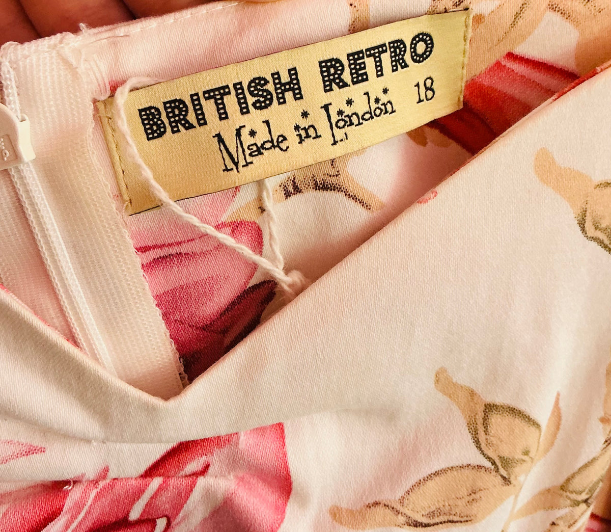 1950s Style Japanese Floral Pink and White Pencil Dress