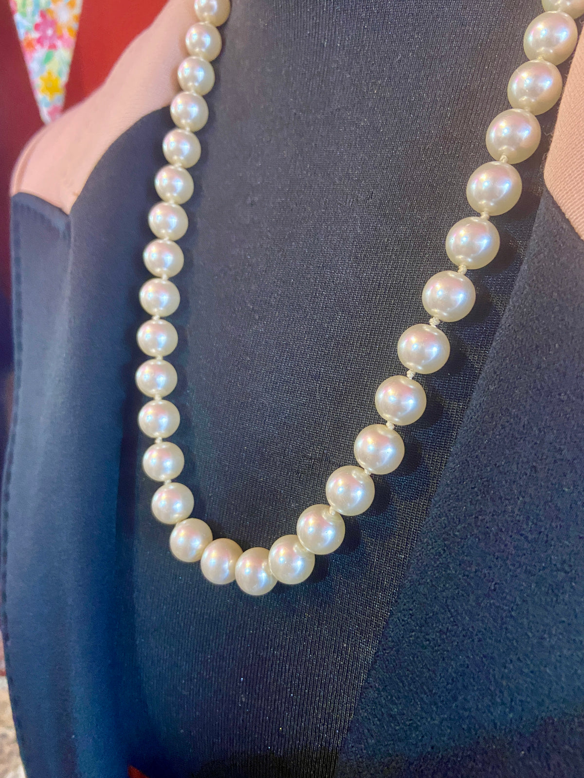 Elegant Pearl Style Necklace