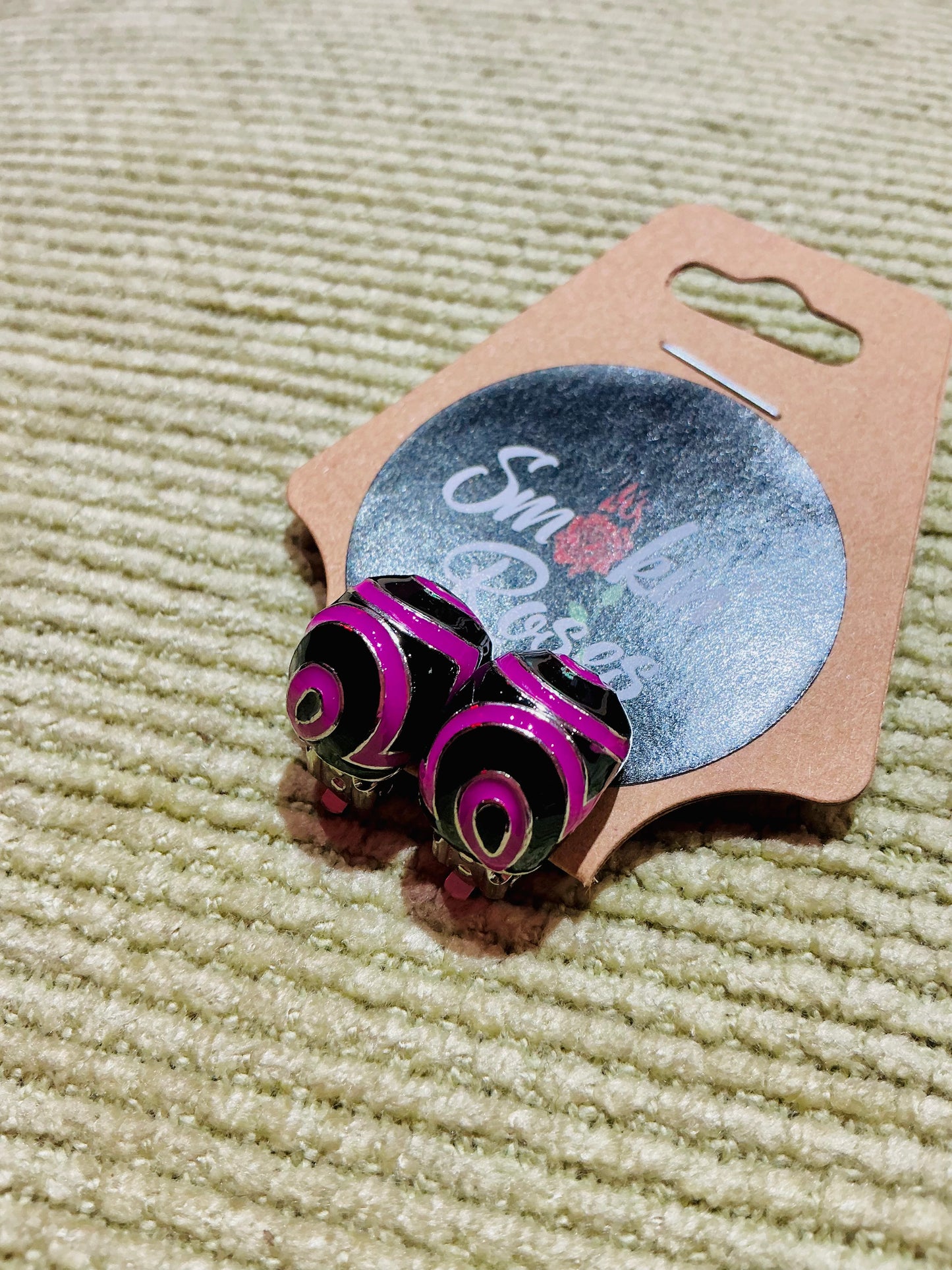 1980s Vintage Pink and Black Clip on Earrings