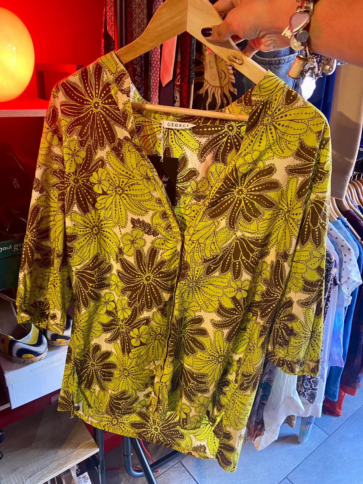 90s Floral Print V-Neck Shirt