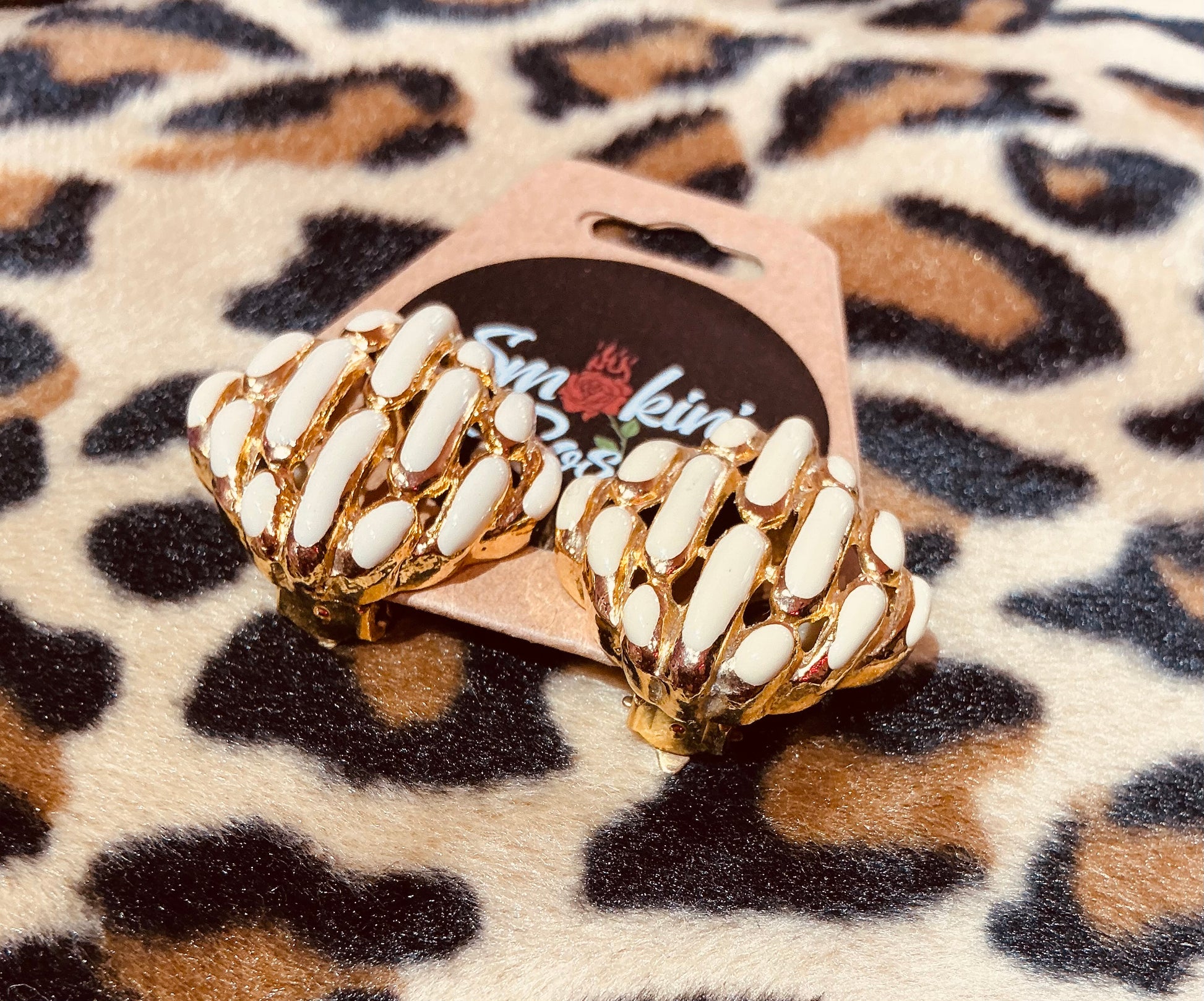 1980s Vintage Cream and Gold Clip On Earrings