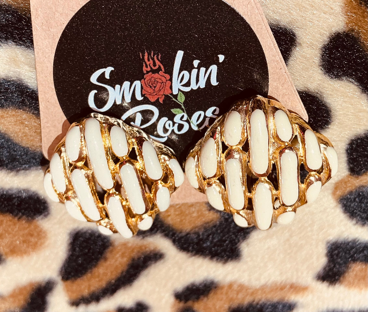 1980s Vintage Cream and Gold Clip On Earrings