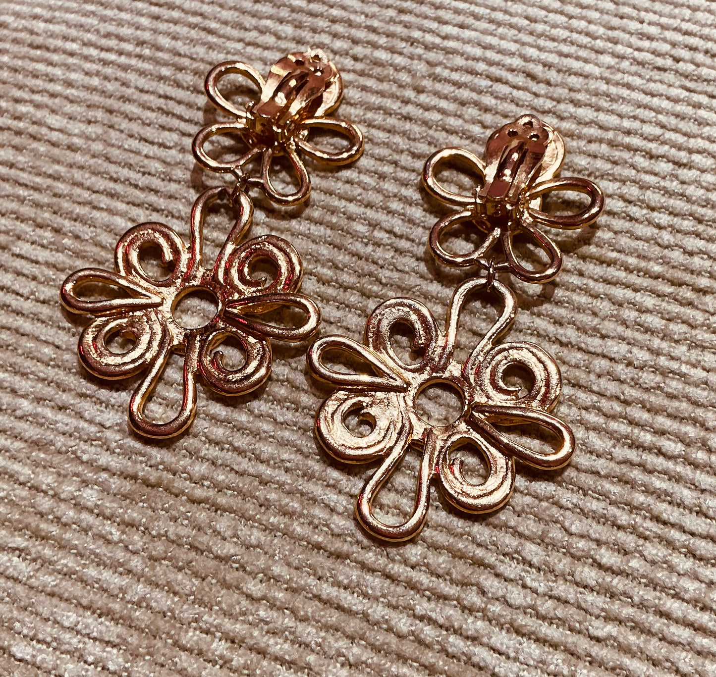 1980s Vintage Large Statement Gold Flower Clip on Earrings