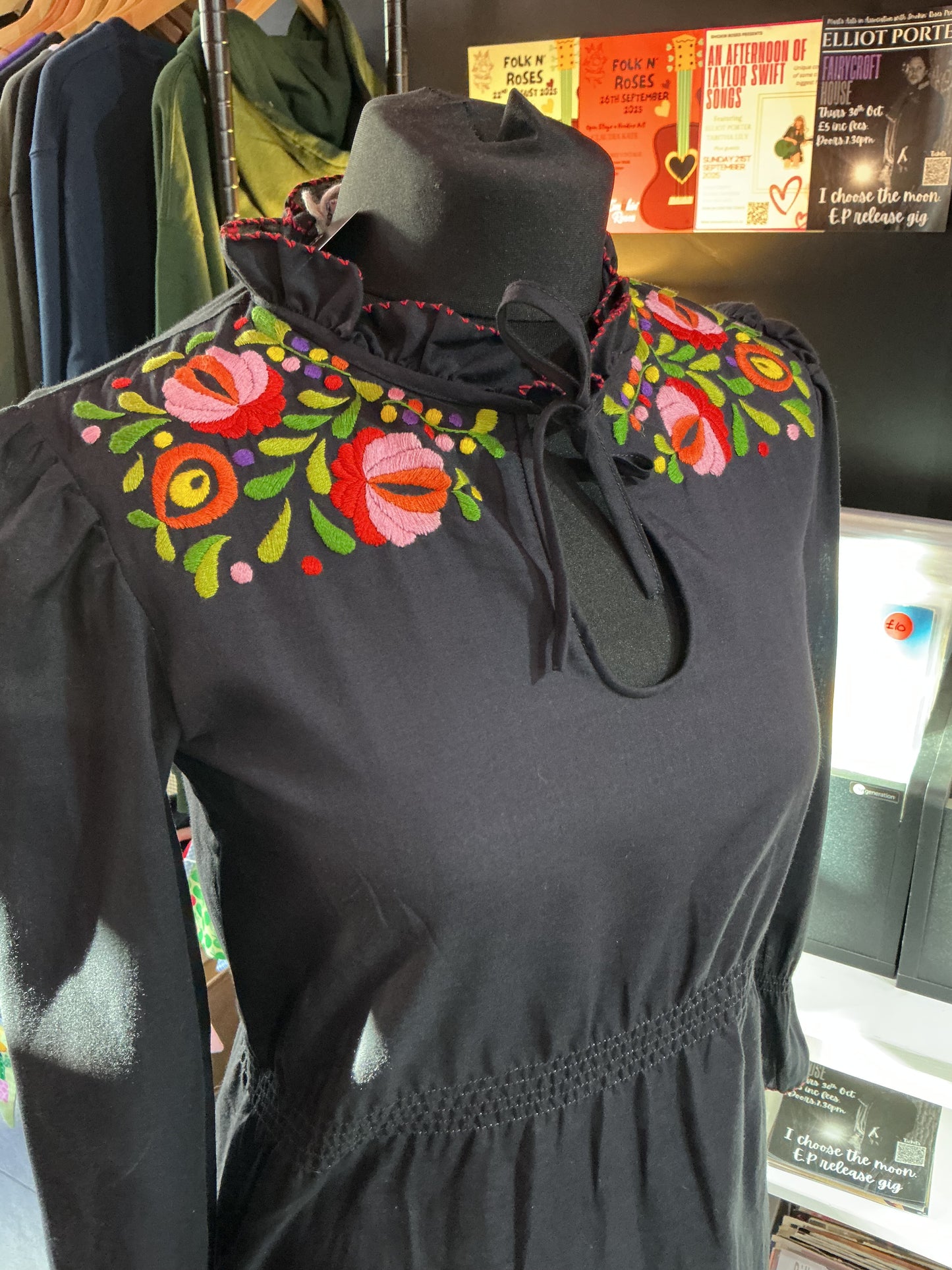 1970s Boho Vintage Embroidered Blouse