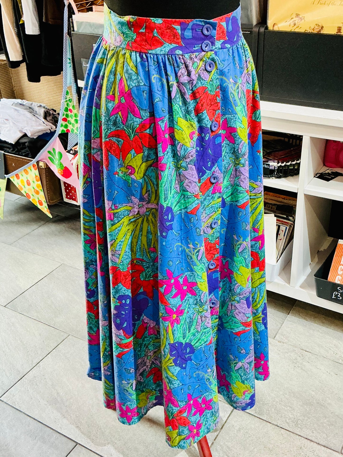 1980s USA Vintage Nightingales Bright Patterned Circle Skirt