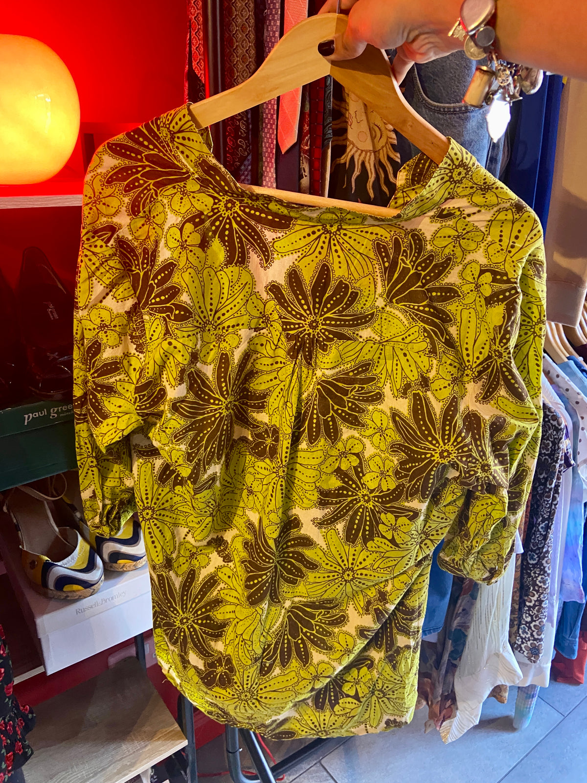90s Floral Print V-Neck Shirt