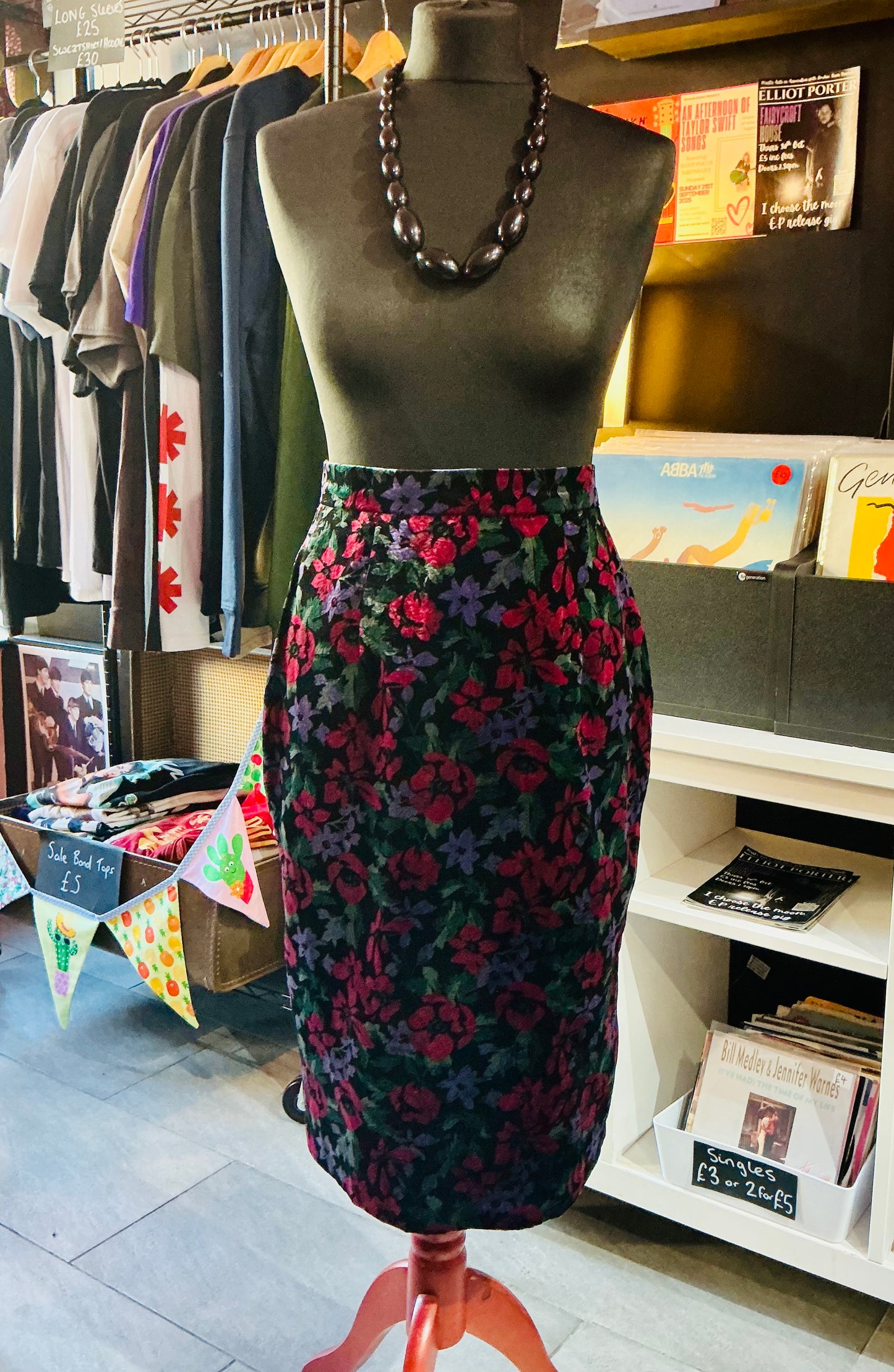 1990s Vintage Velvet Floral Pencil Skirt