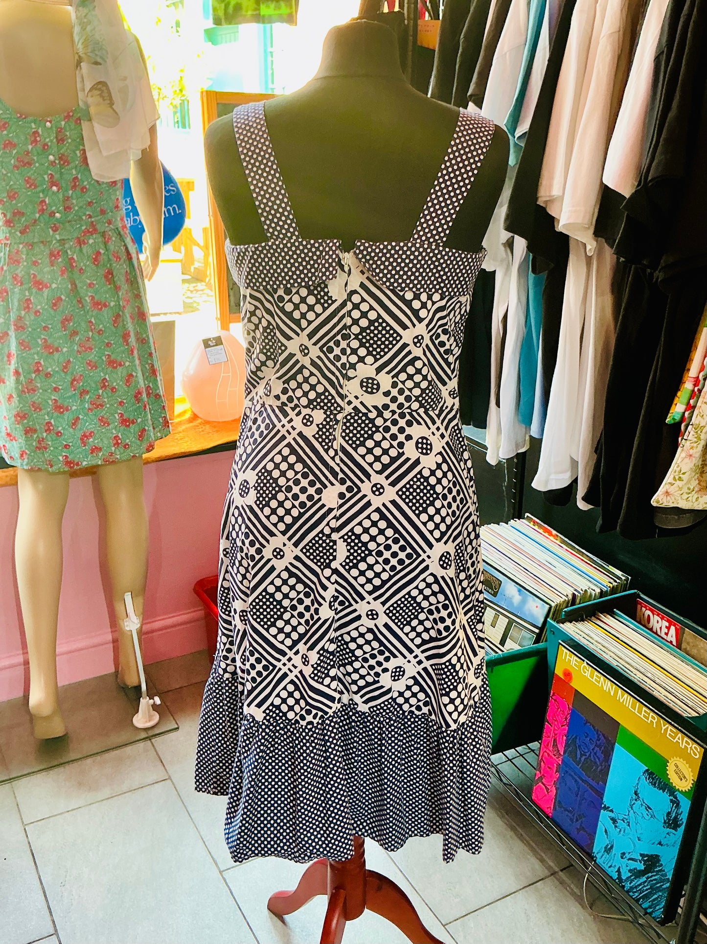 1970s Vintage Navy & White Floral Summer Dress