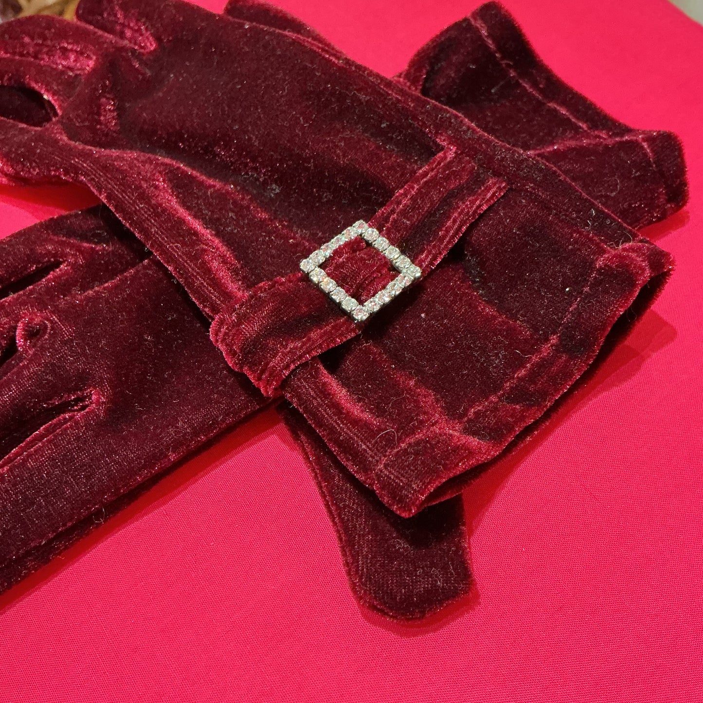 1920s Style Burgundy Velvet Gloves