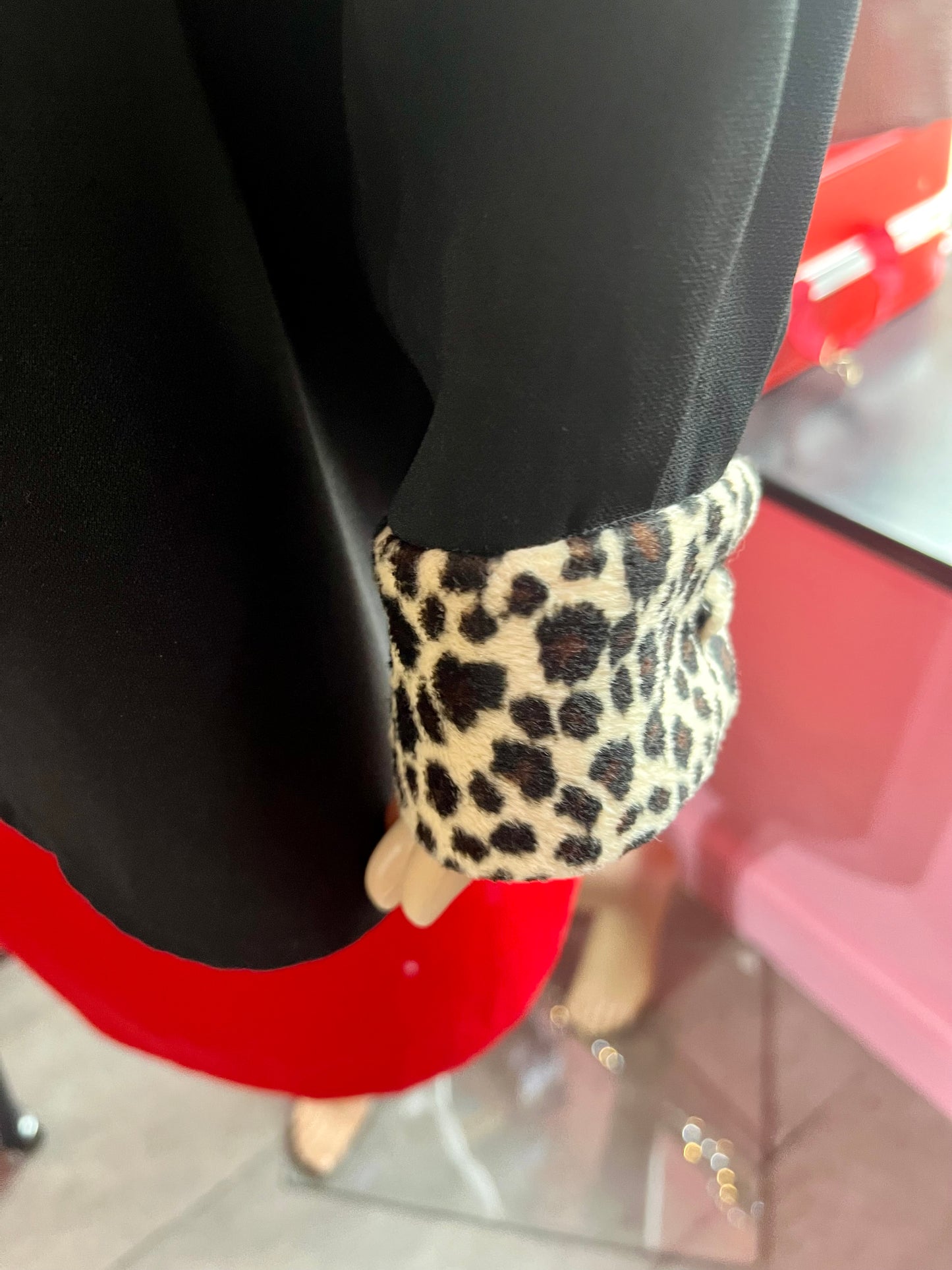 1980s Vintage Yessica Black Leopard Print Shirt