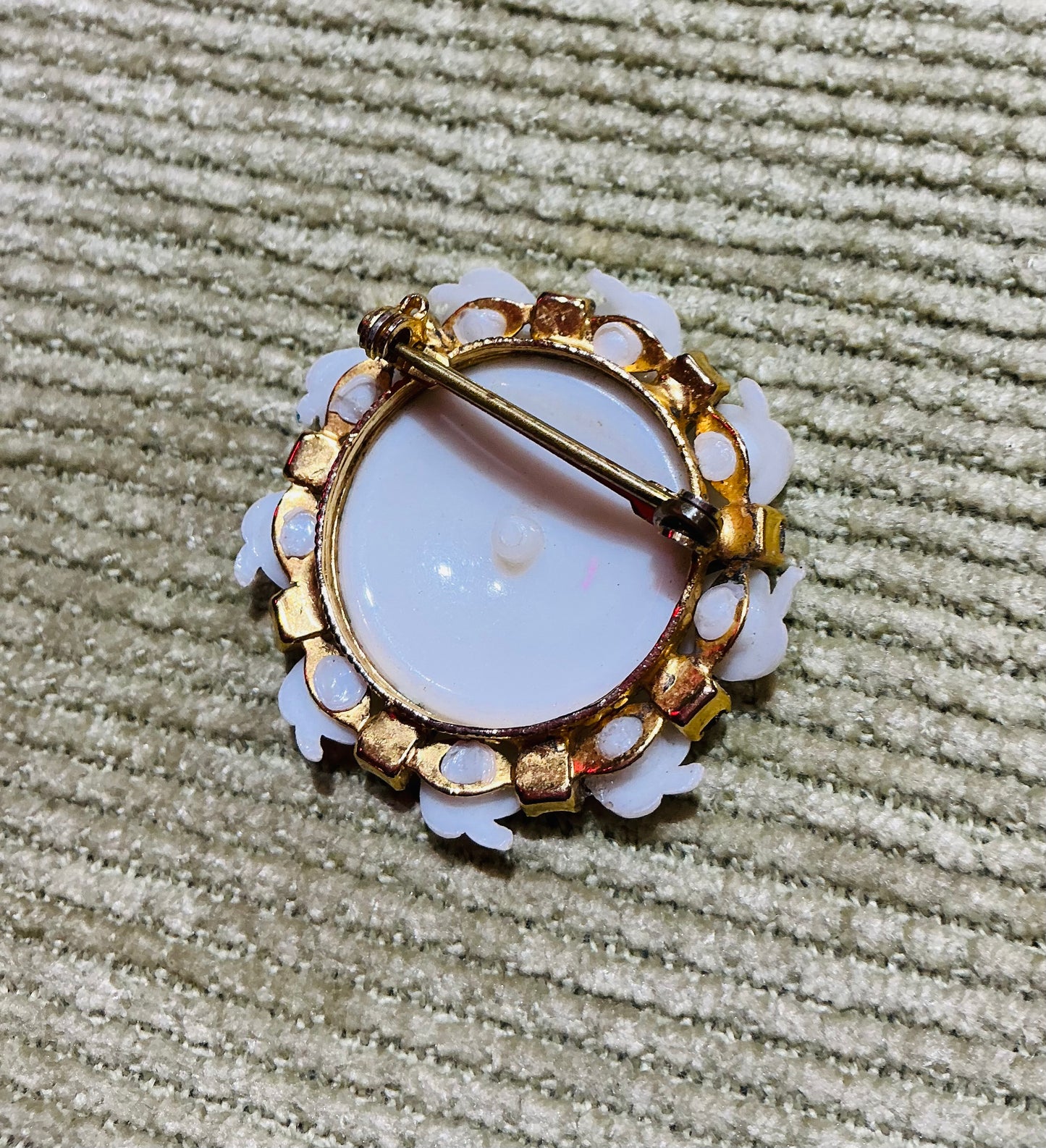 1960s Vintage White Diamonte Brooch