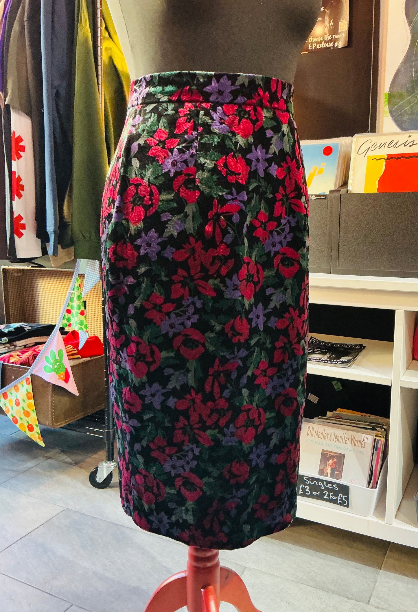 1990s Vintage Velvet Floral Pencil Skirt