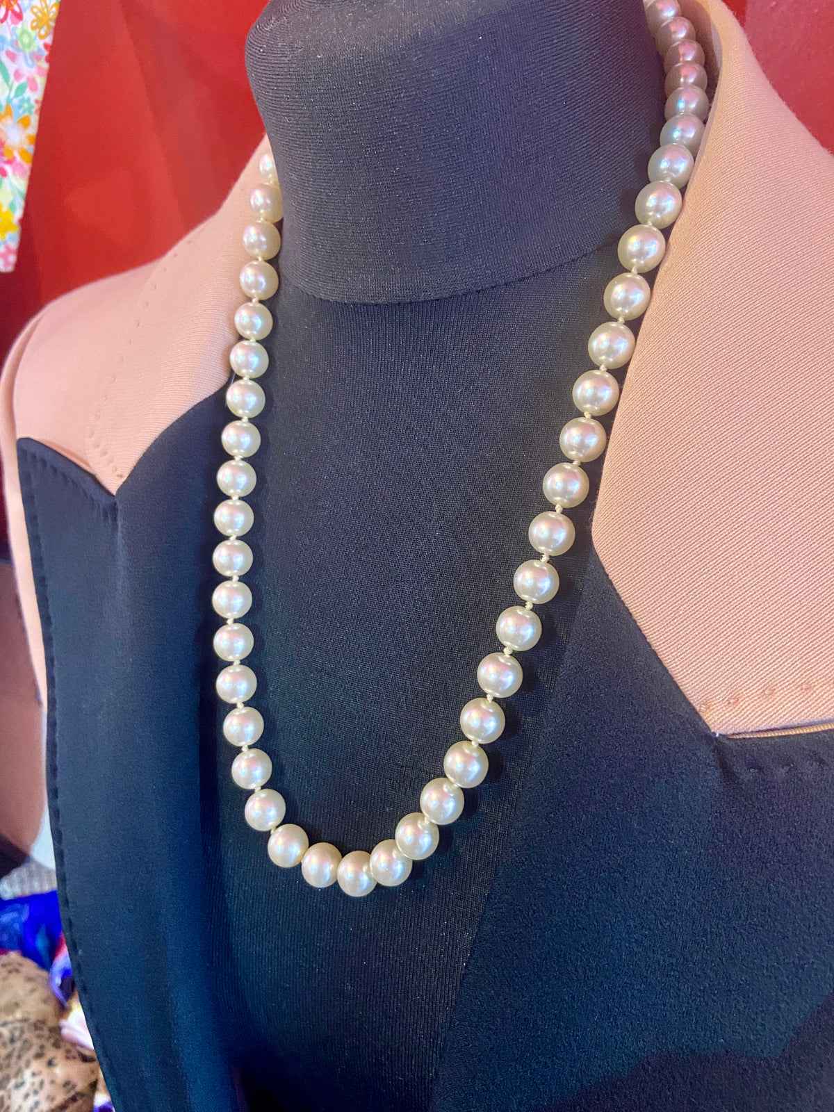Elegant Pearl Style Necklace