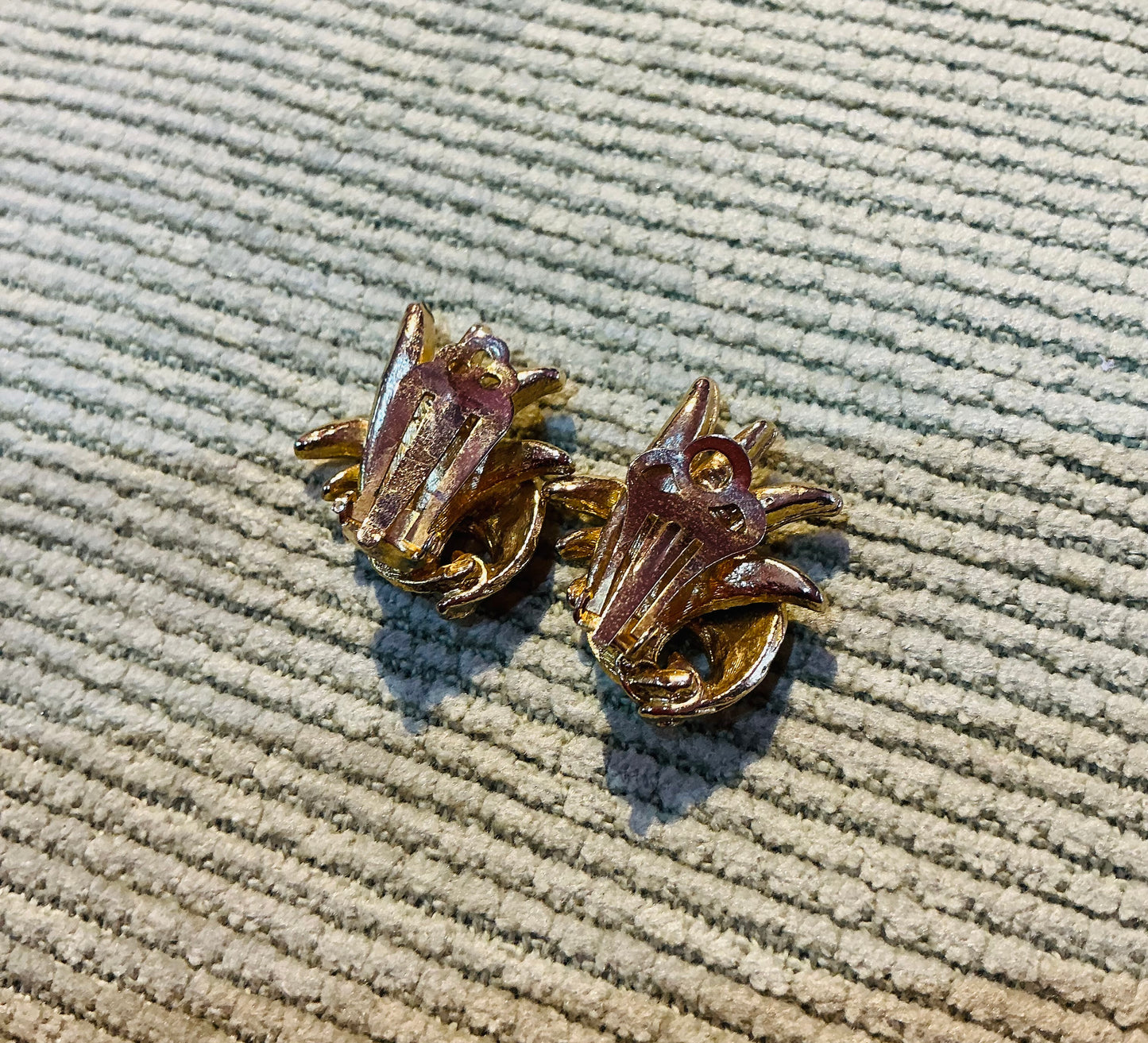 1980s Vintage Art Deco Style Gold Clip on Earrings
