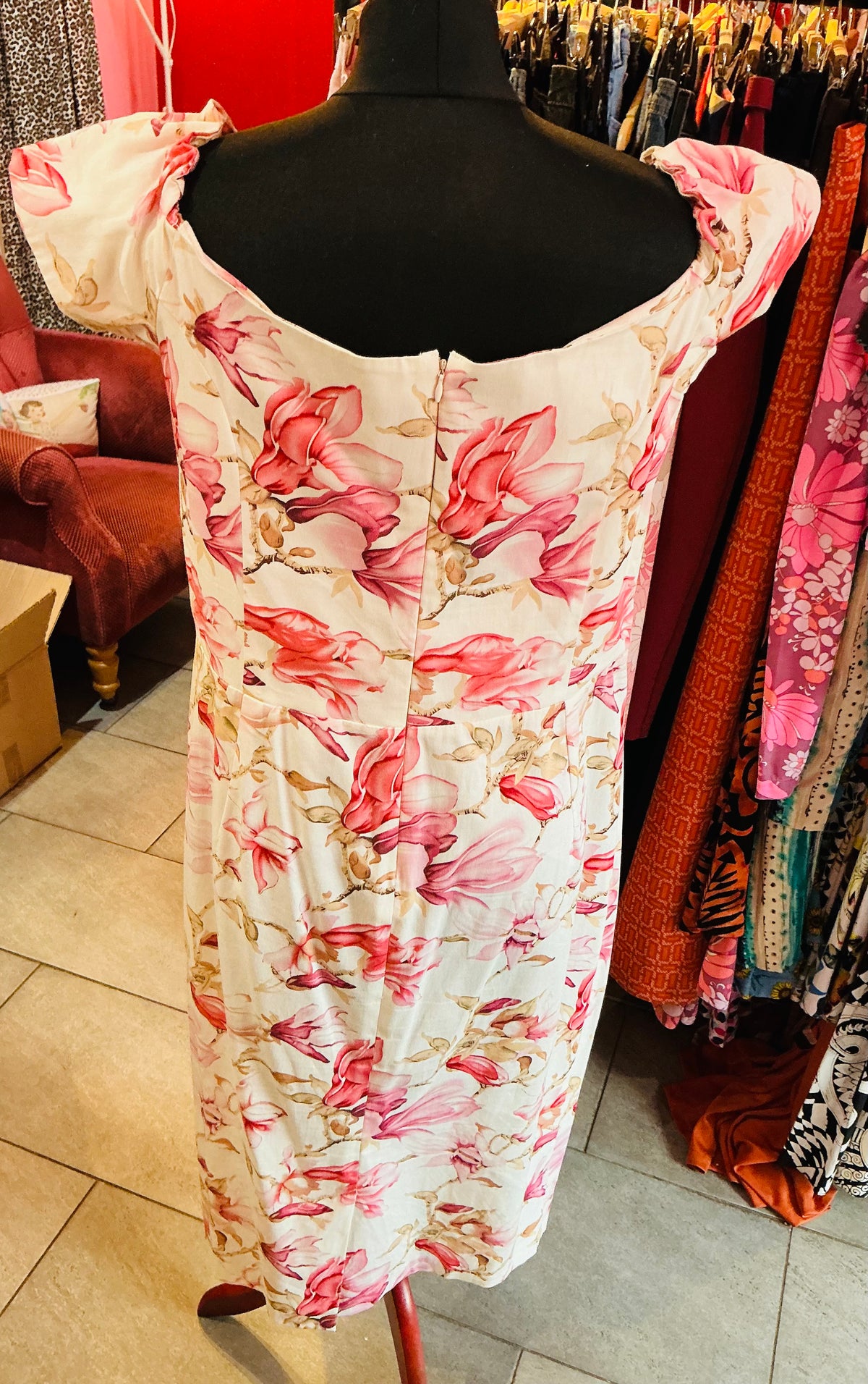 1950s Style Japanese Floral Pink and White Pencil Dress