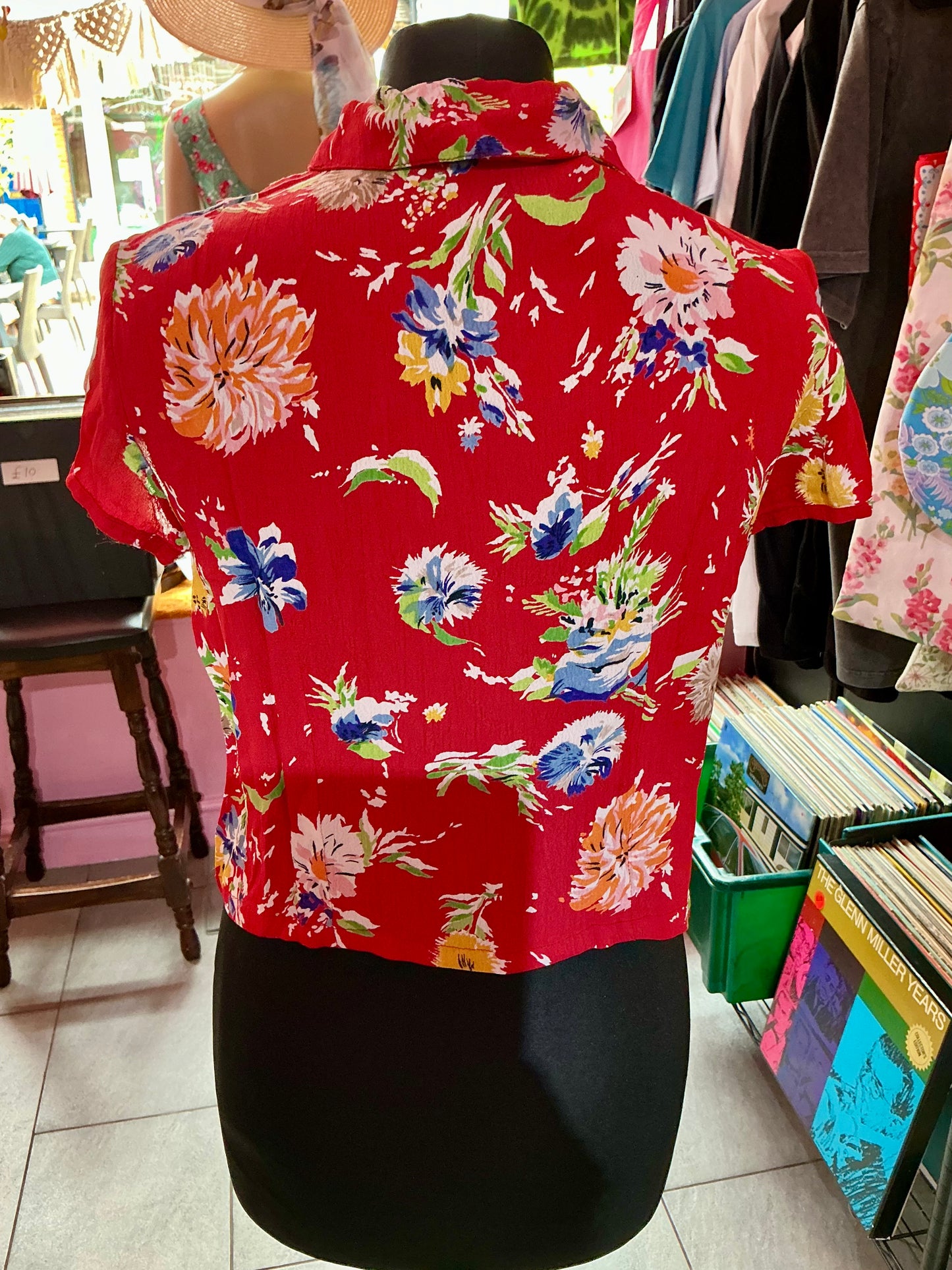 90s Vintage French Connection Red Floral Cropped Shirt